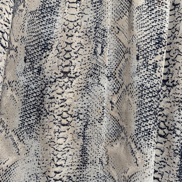 INC International Concepts Gray Snakeskin print Blouse - Picture 4 of 5